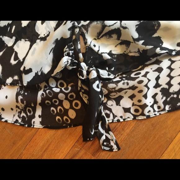 ana top, black and white print, size M - Picture 3 of 3